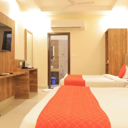 Hampton Hotel - 200 Mt From Golden Temple Амритсар Екстериор снимка