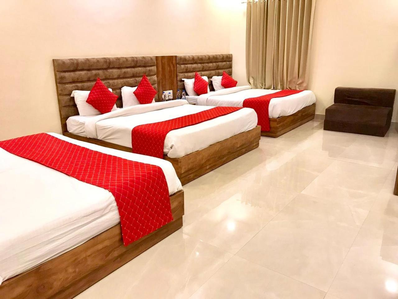 Hampton Hotel - 200 Mt From Golden Temple Амритсар Екстериор снимка