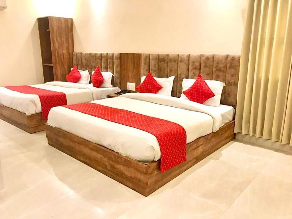 Hampton Hotel - 200 Mt From Golden Temple Амритсар Екстериор снимка
