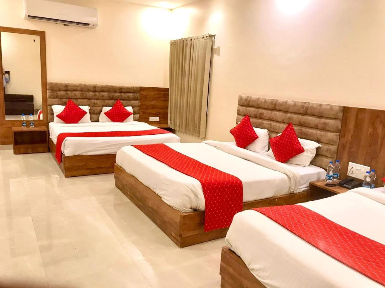 Hampton Hotel - 200 Mt From Golden Temple Амритсар Екстериор снимка