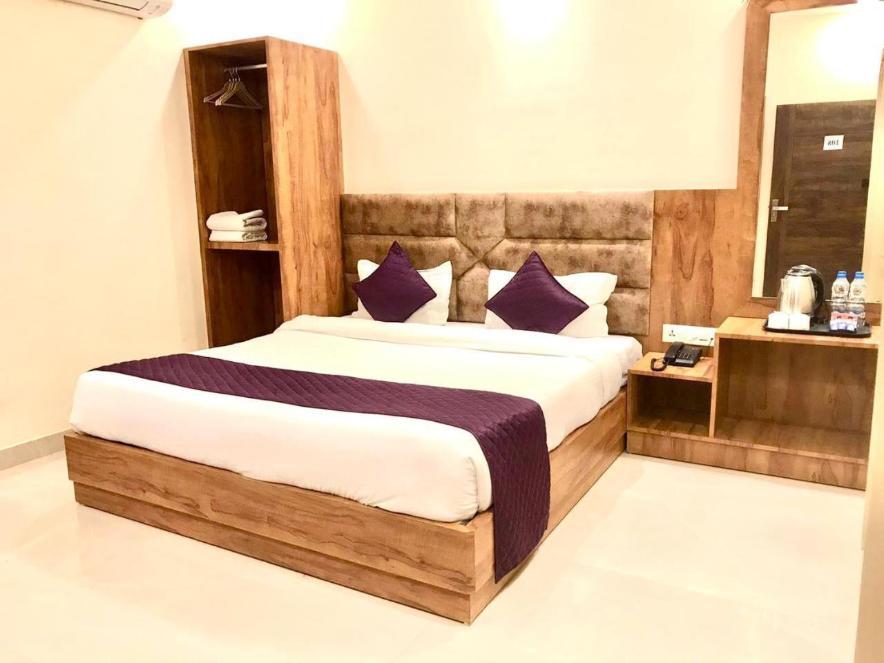 Hampton Hotel - 200 Mt From Golden Temple Амритсар Екстериор снимка