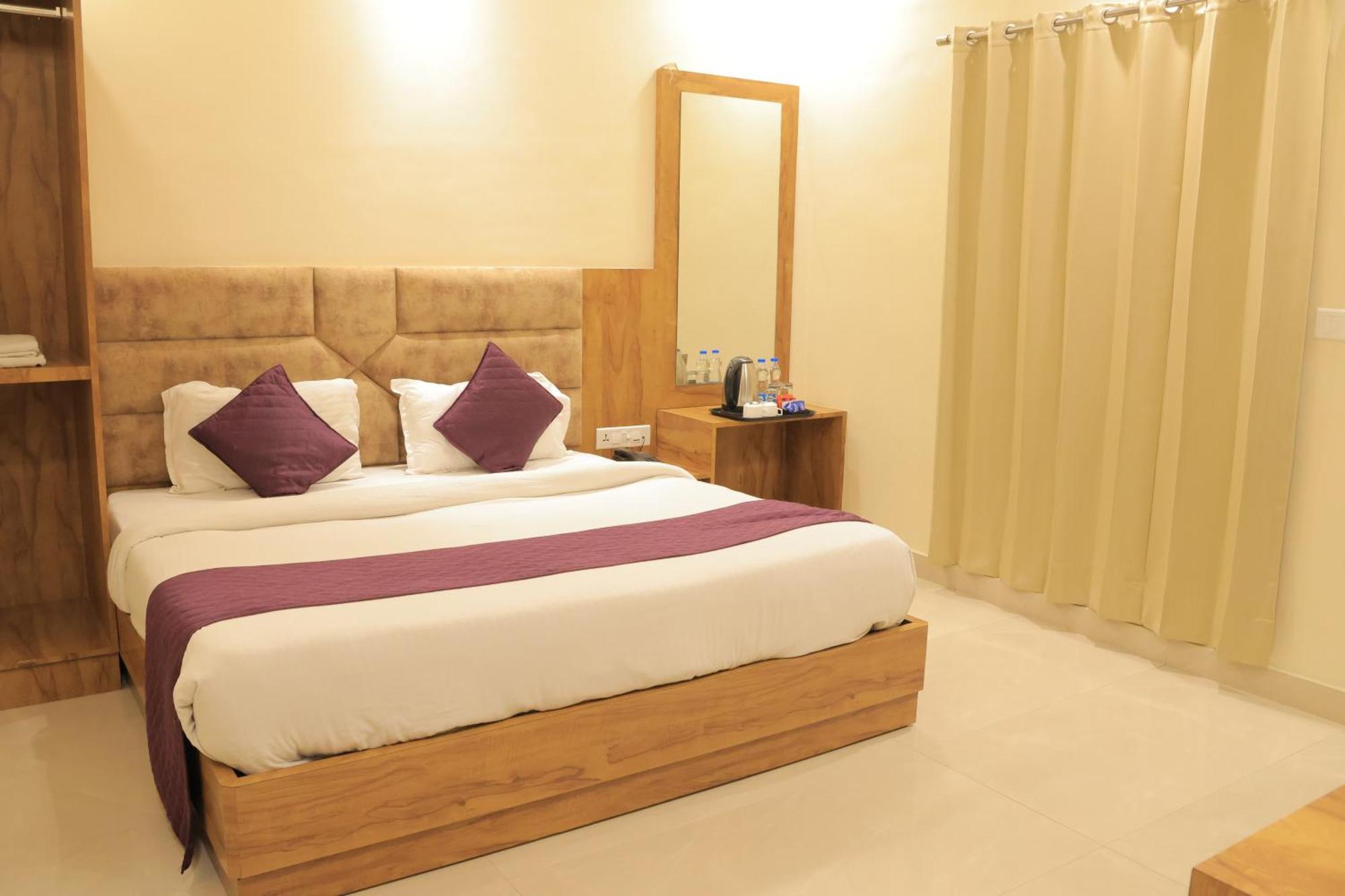 Hampton Hotel - 200 Mt From Golden Temple Амритсар Екстериор снимка